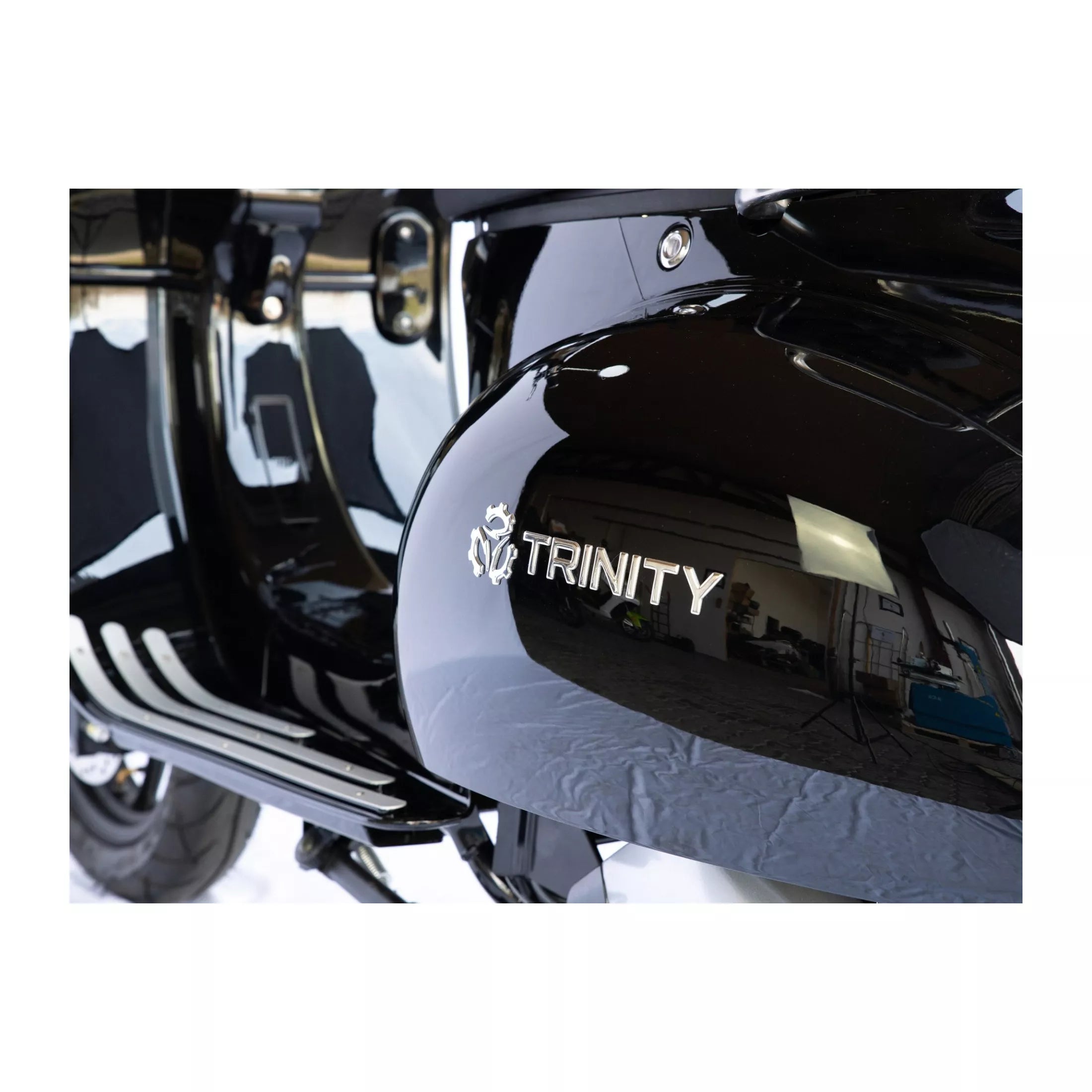 TRINITY Romex 45 km/h Elektroroller mit 5 kW Leistung – Trittbrett Helden